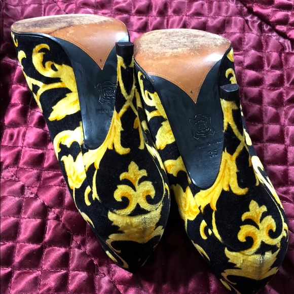 1990s Versace beautiful iconic size 36 heels. main image 5